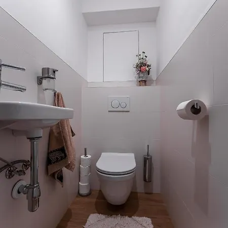 New Spacious With View شقة *