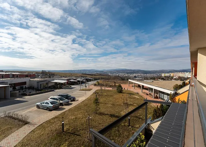 New Spacious With View 아파트